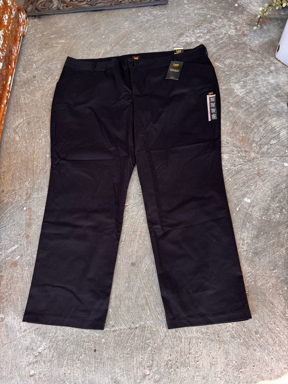 NWT Lee Straight Leg Petite Mid Rise Wrinkle Free Black Pants Plus 24W or 48x29